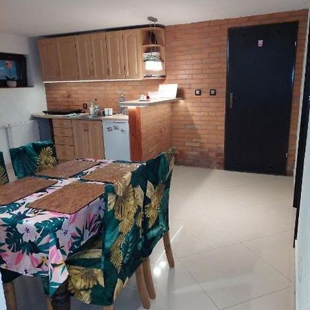 Mazurska Piwniczka Apartamento Giżycko Exterior foto